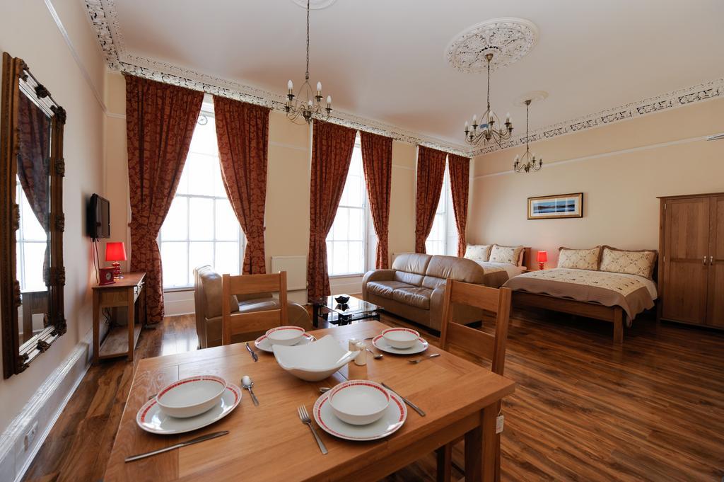 Suite Familiar Deluxe (4 adultos + 2 niños)