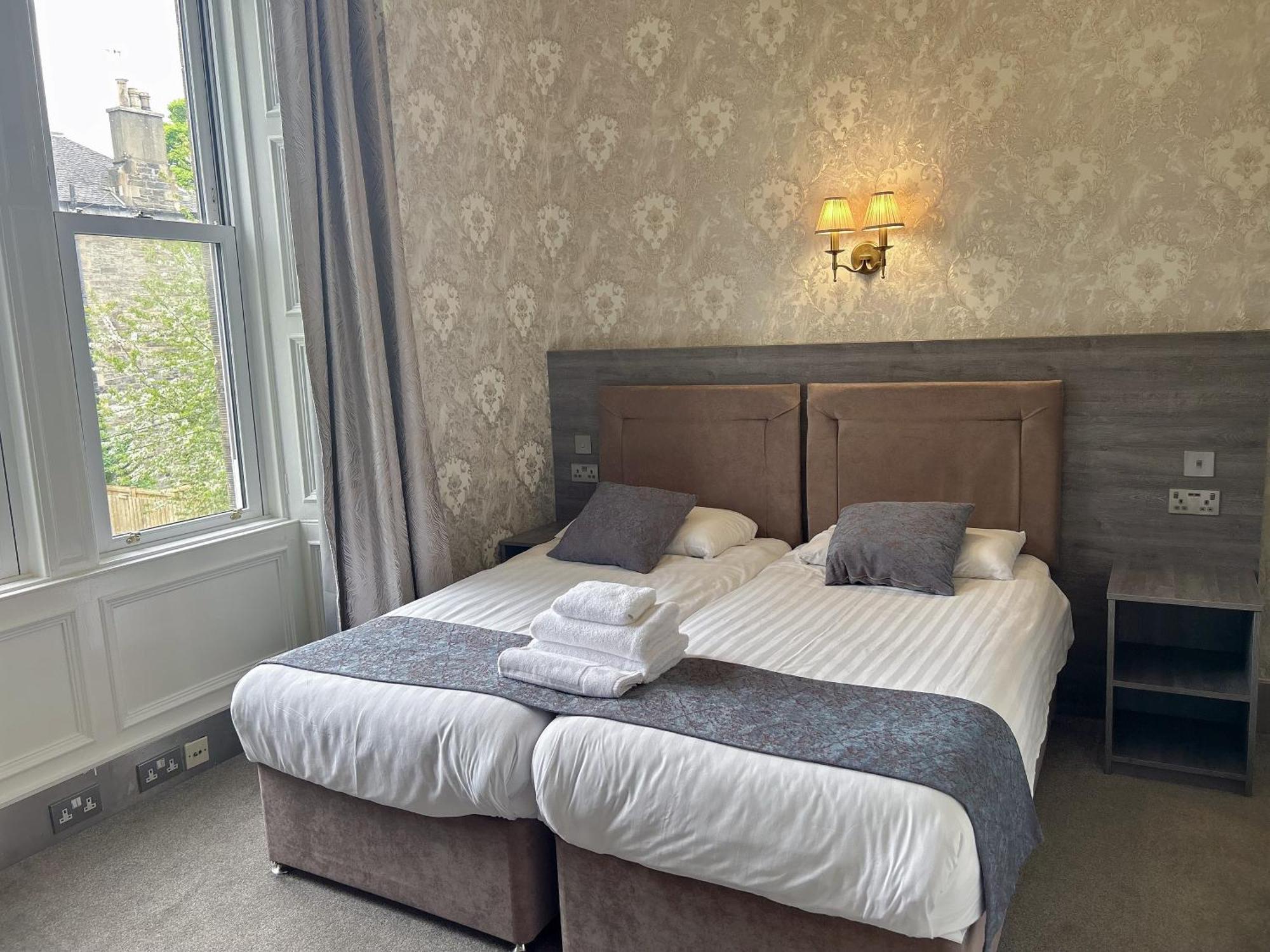 Quarto Deluxe com Cama de Casal ou 2 de Solteiro