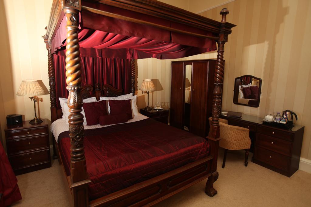 Camera Superior con Letto a Baldacchino