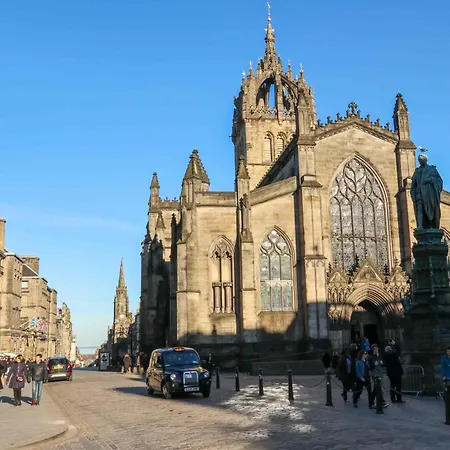 Holiday Inn Express Edinburgh City Centre By Ihg-2